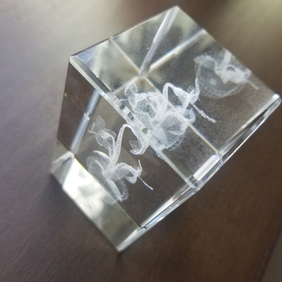 Engraved Crystal 3D Glass Art Flower Decor Gift Keepsake Paperweight 2x2x3 - Picture 6 of 6
